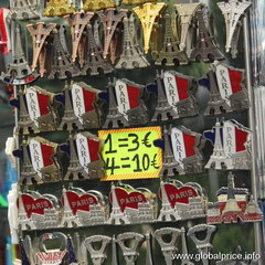 Prices for souvenirs in Paris, figurine magnets 